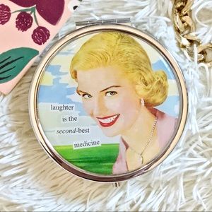 NWOT Anne Taintor Weekly Pill Case Compact Retro